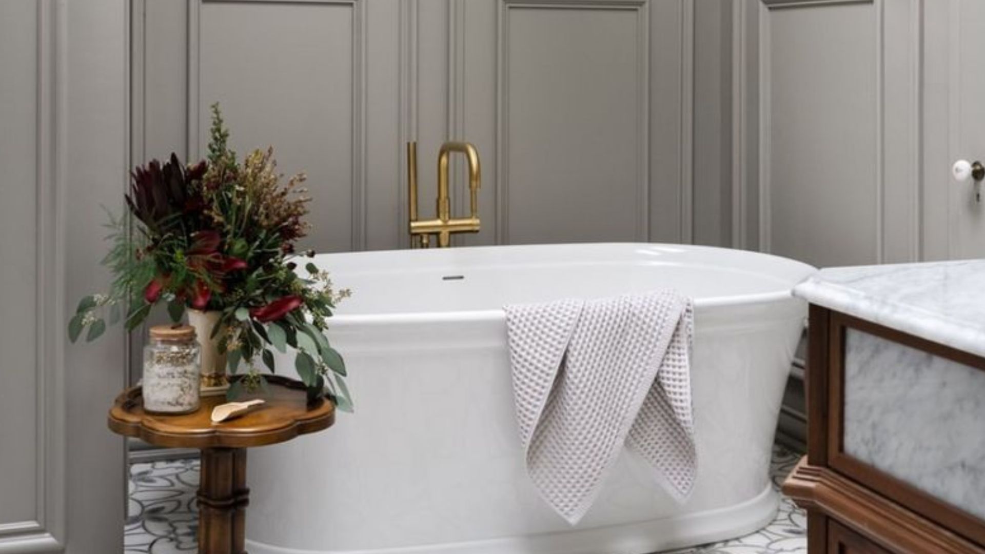 28 Ways To Capture The Elegant And Rustic Look Of French Bathrooms