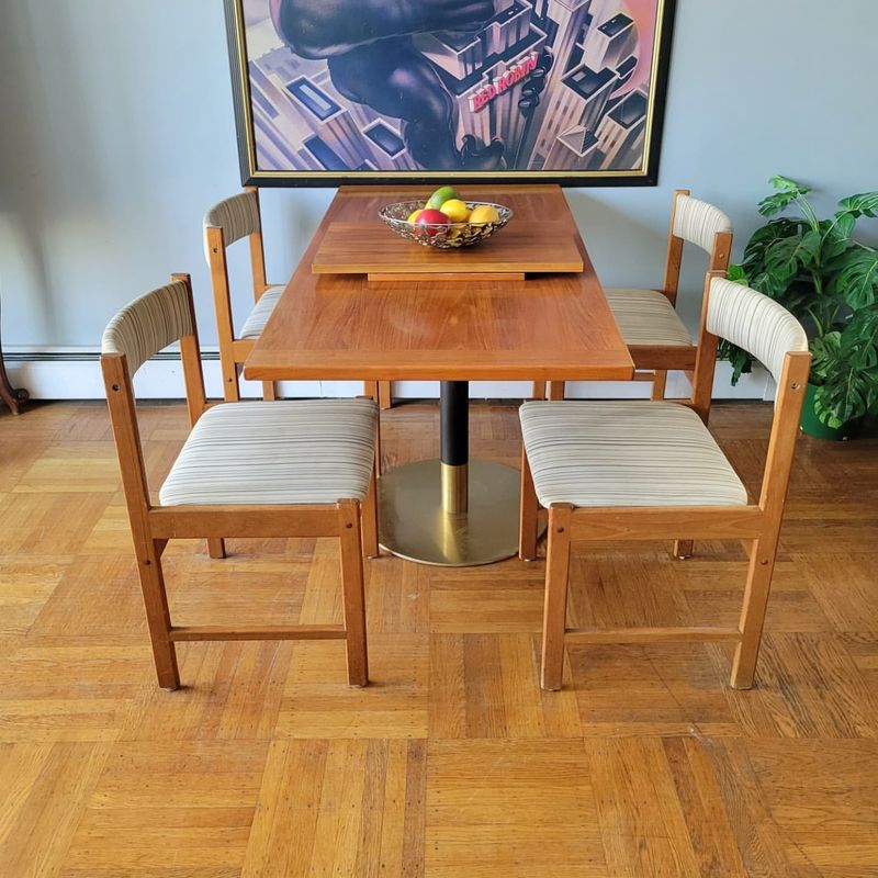 60s-Style Dining Chairs