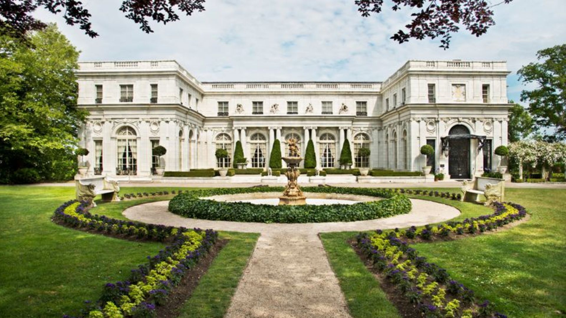 vanderbilt's marble house exterior