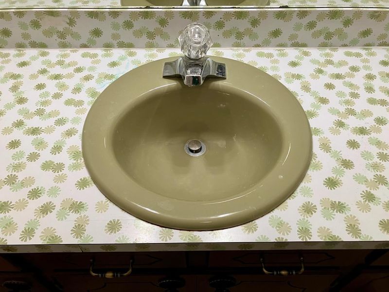 Avocado Green Sink