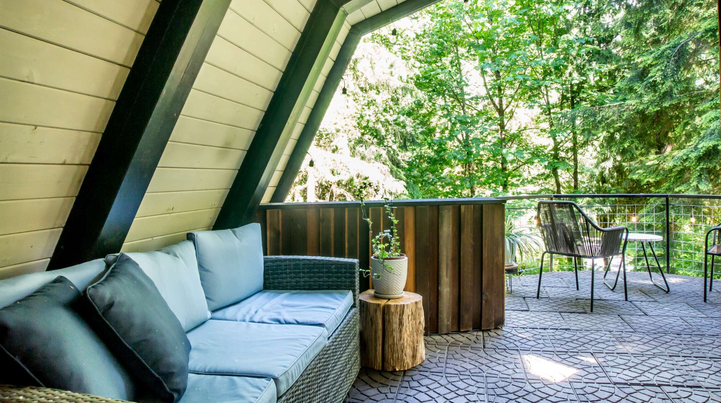 Balcony with lounge area