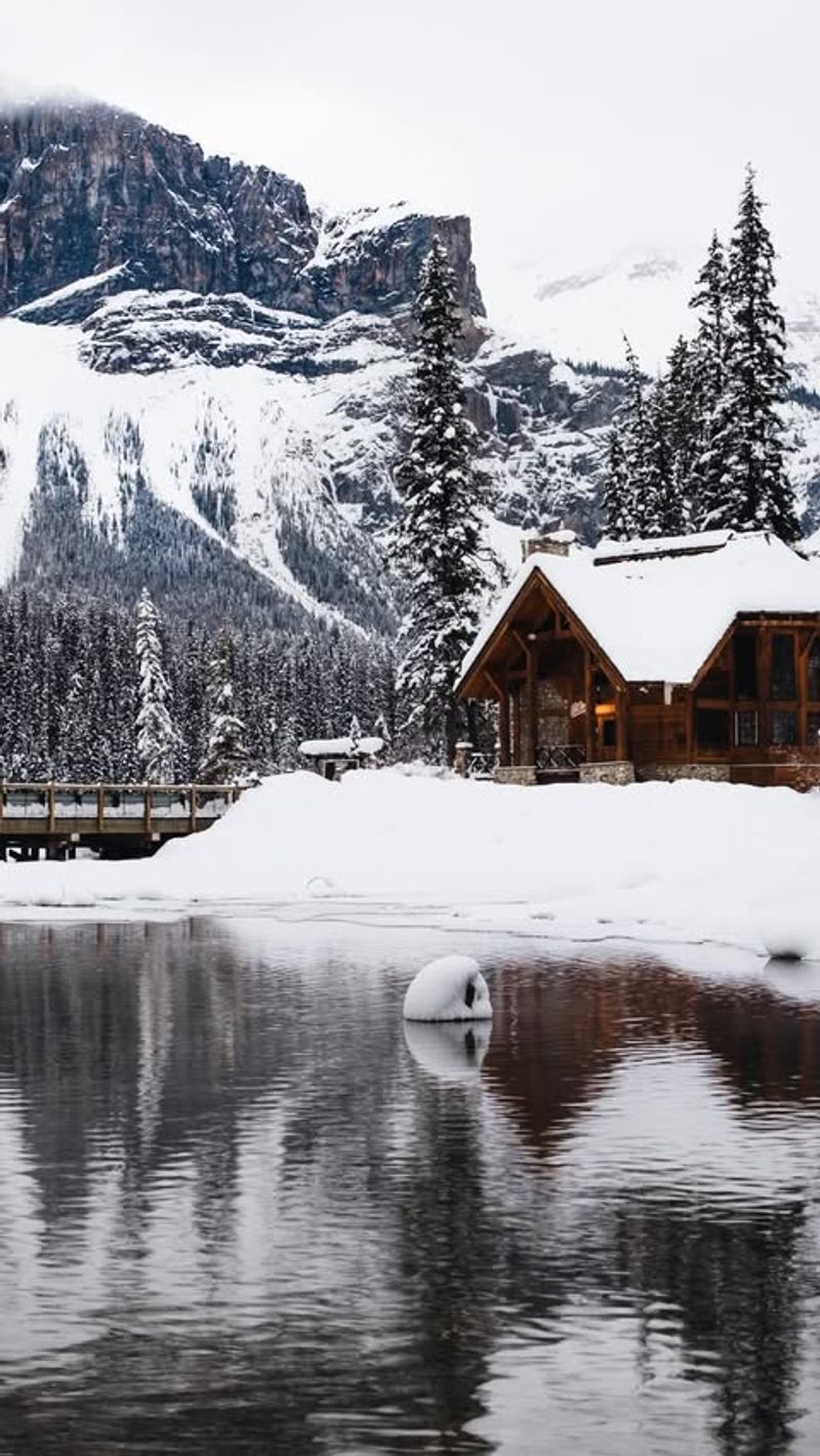 Canadian Lakeside Cabin