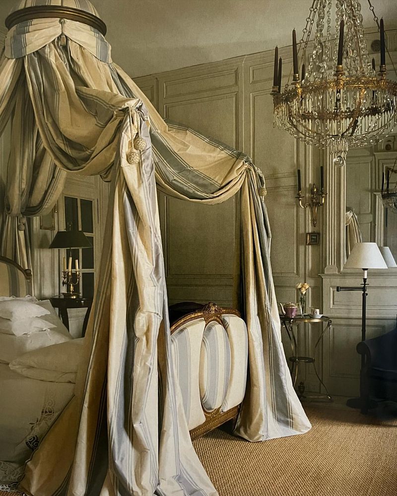 Canopy Beds with Drapes