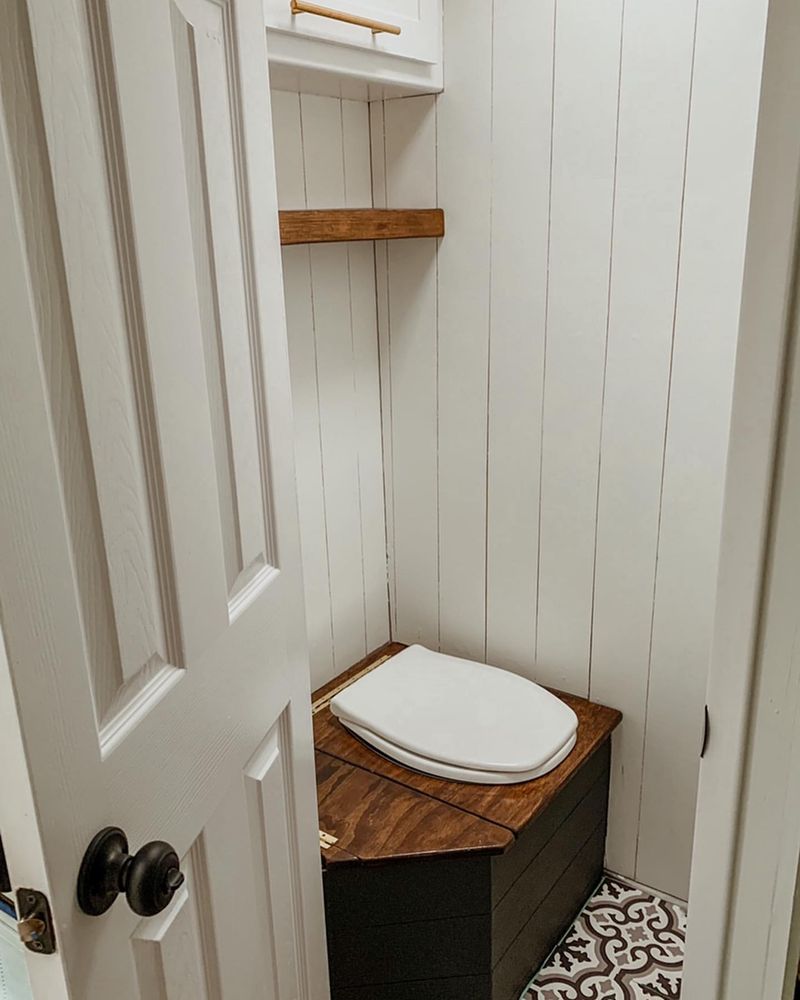 Compact Composting Toilet