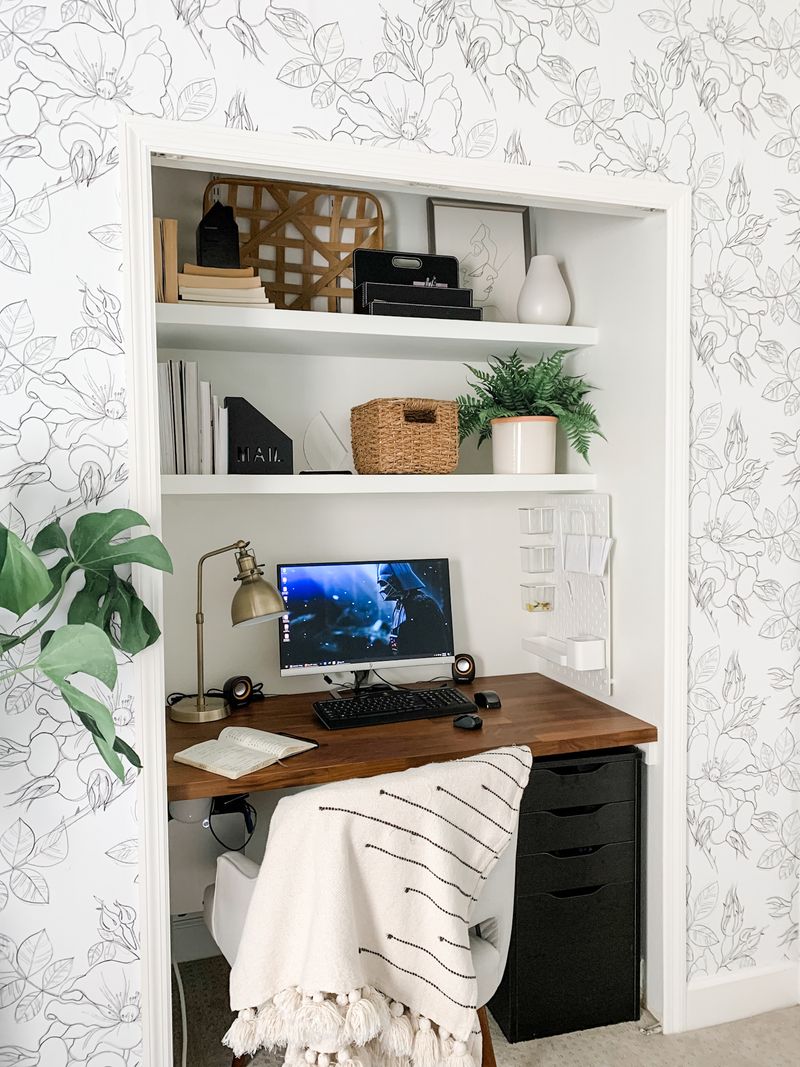 Compact Desk Design