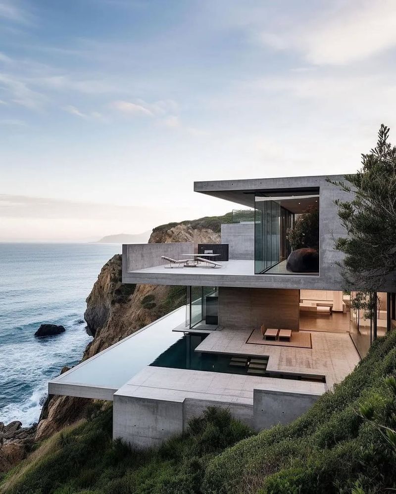 House on the Cliff, Spain