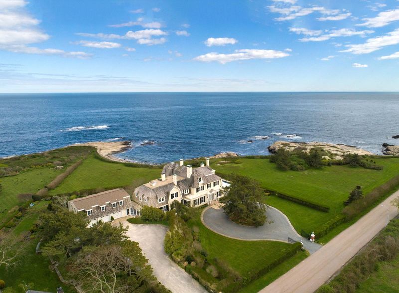 Newport Cliff Walk Mansion