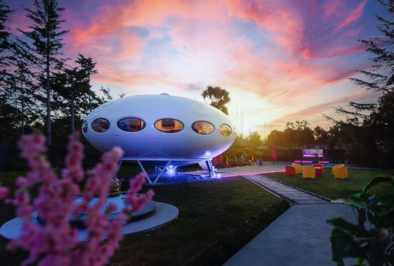 Retro UFO House