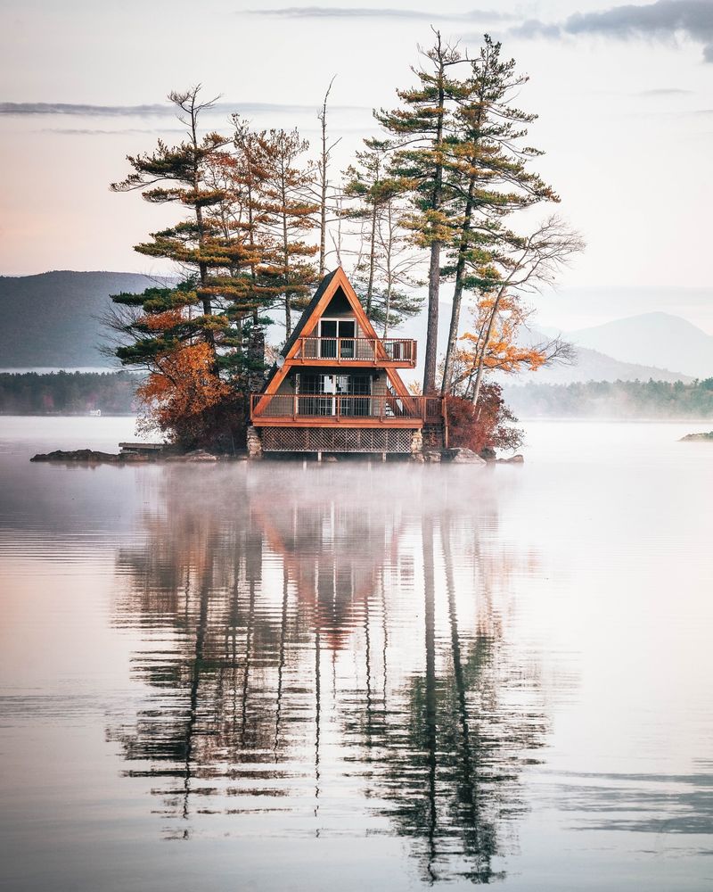 Serene Lakeside Cottage