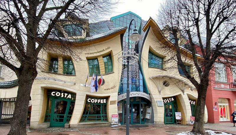 The Crooked House, Poland