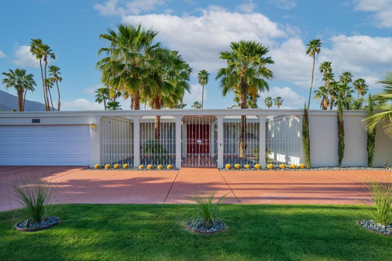 The Mid-Century Modern Marvel - Palm Springs, USA