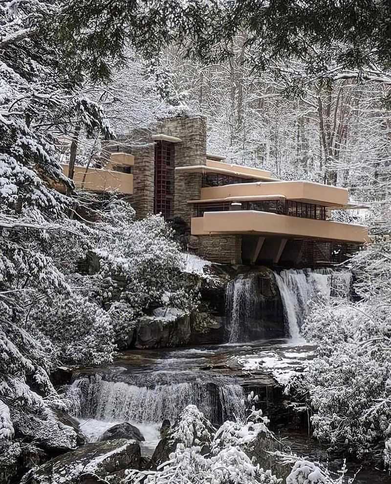 The Waterfall House – Pennsylvania, USA