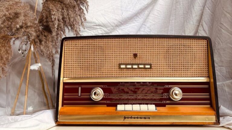 22 Antique And Vintage Trends That Will Surge In Popularity In 2025