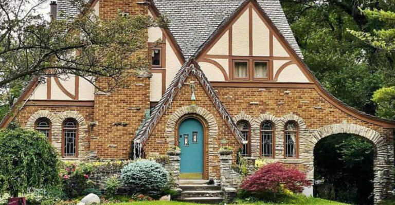 22 Ways To Spot Tudor-Style House, According to Architecture and Design Pros