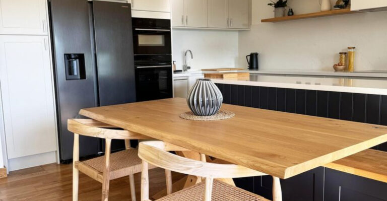 23 Layout Tricks To Squeeze A Dining Area Into Your Living Room