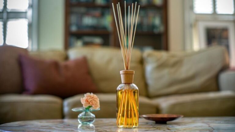 25 Genius Tricks To Make Your Living Room Always Smell Nice
