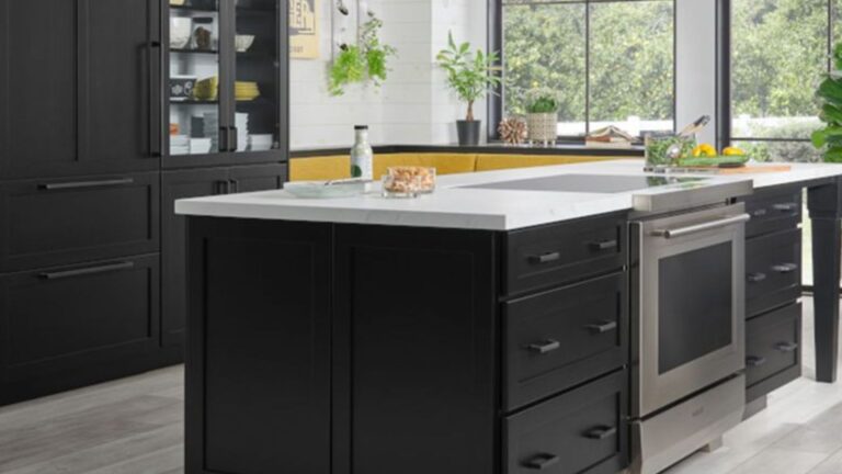 25 Kitchen Cabinet Brands You Should Use in Your Next Reno