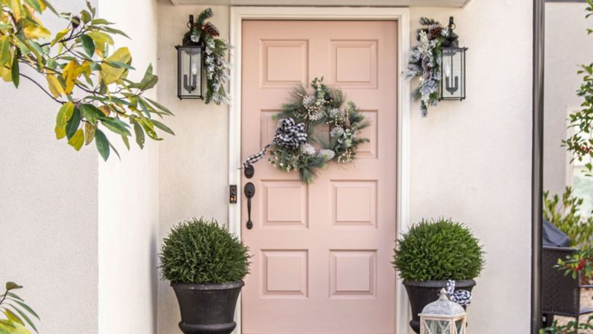 29 Front Door Color Trends That’ll Surge in Popularity in 2025, According to Designers