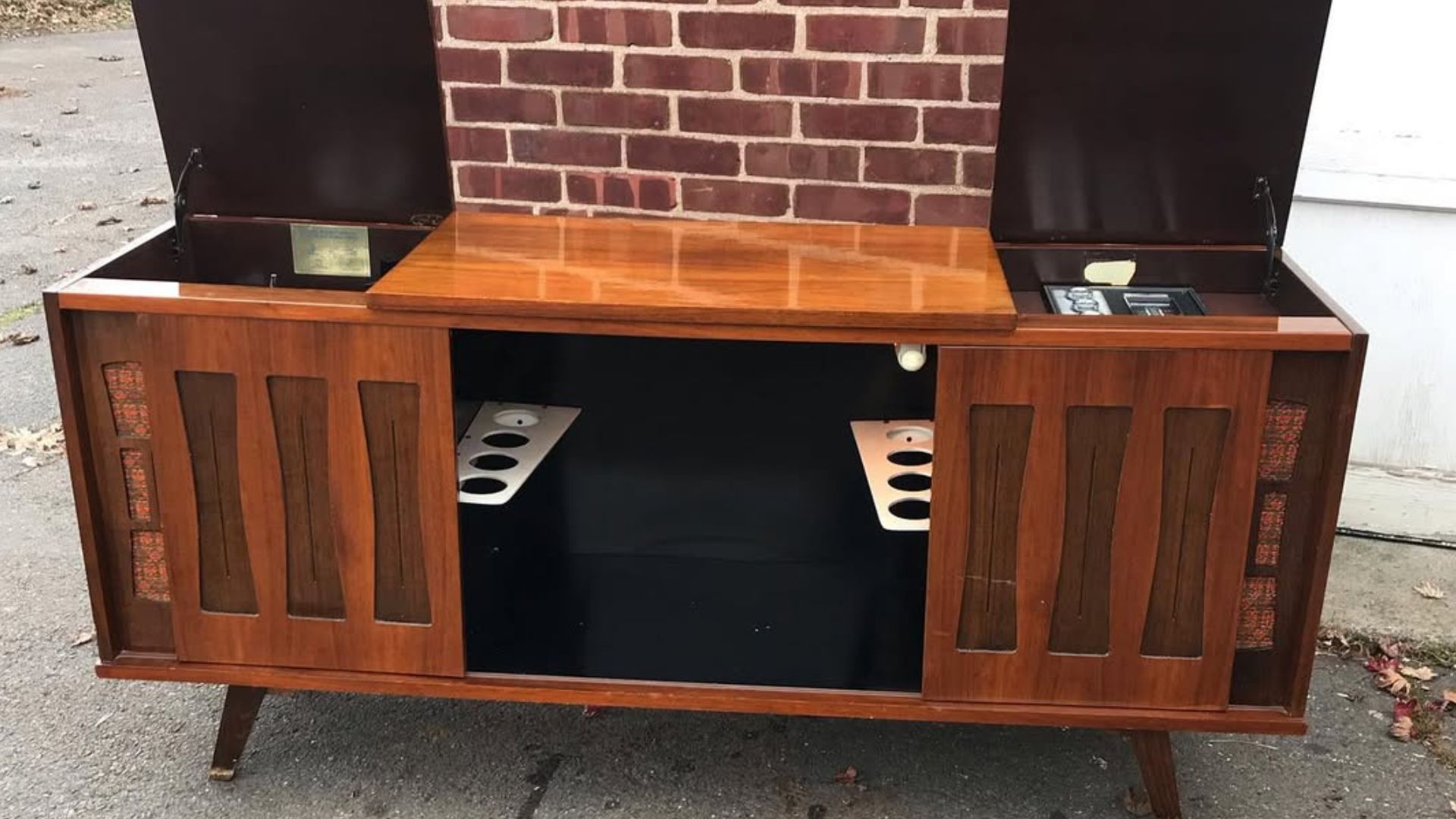 stereo console