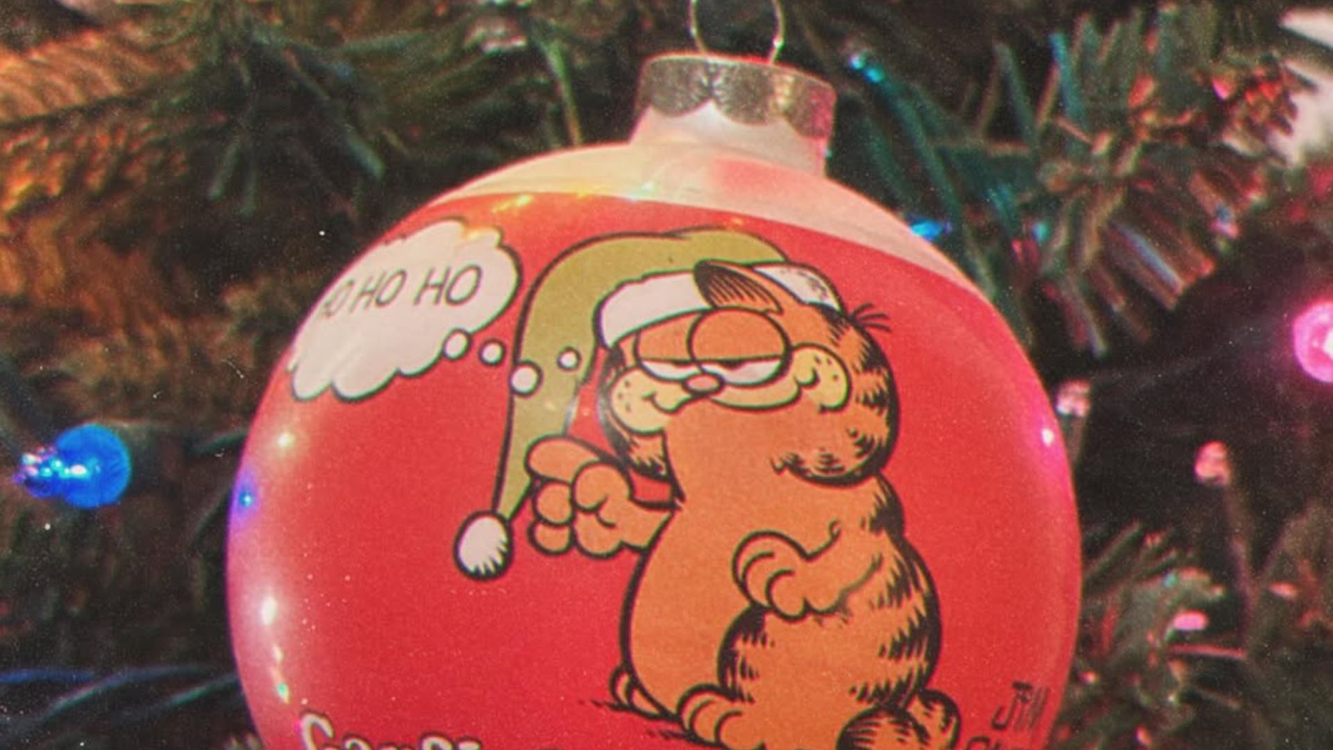 old Christmas ornament with Garfield