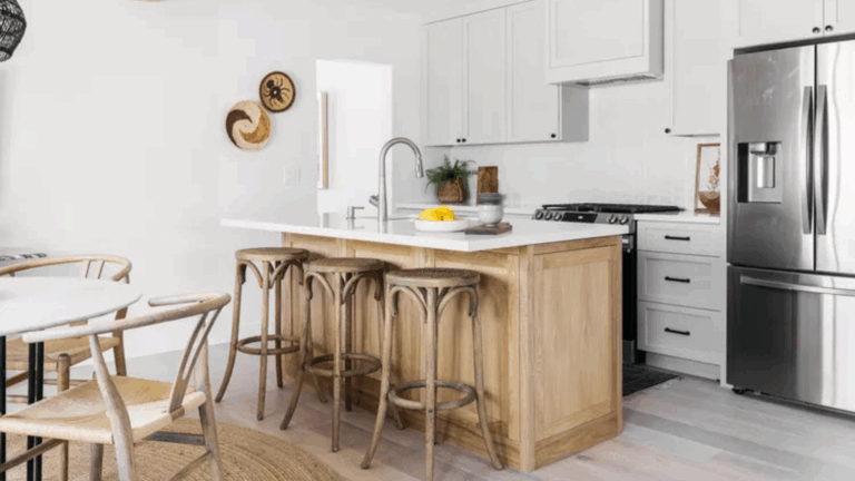 built in breakfast bar in the kitchen