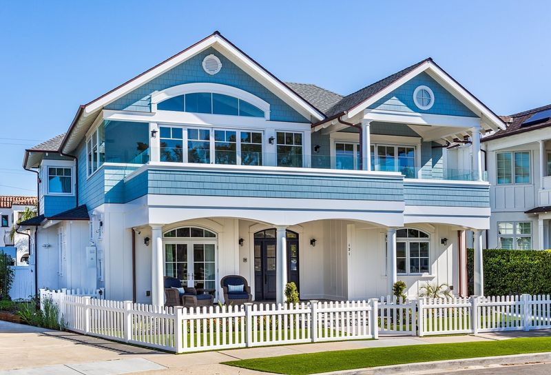 House 2: Coastal Charm