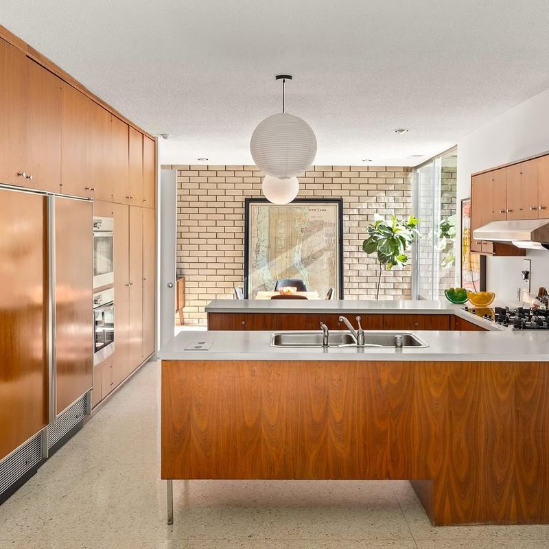 Inviting Mid-Century Modern