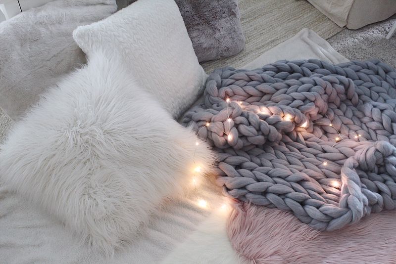 Layer with Cushions and Throws