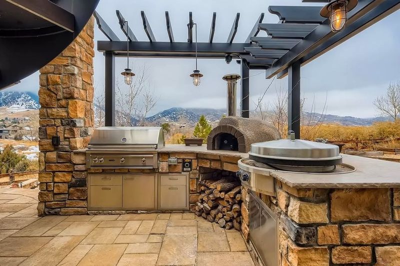 Outdoor Kitchen