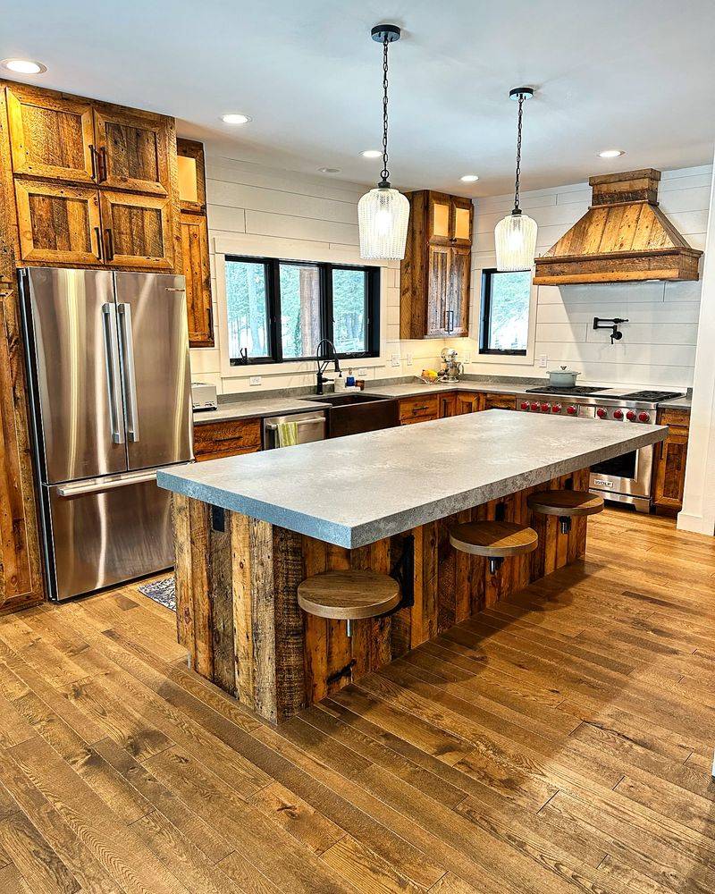 Reclaimed Wood Features