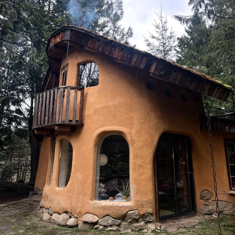 The Cob Cottage - Mayne Island, Canada