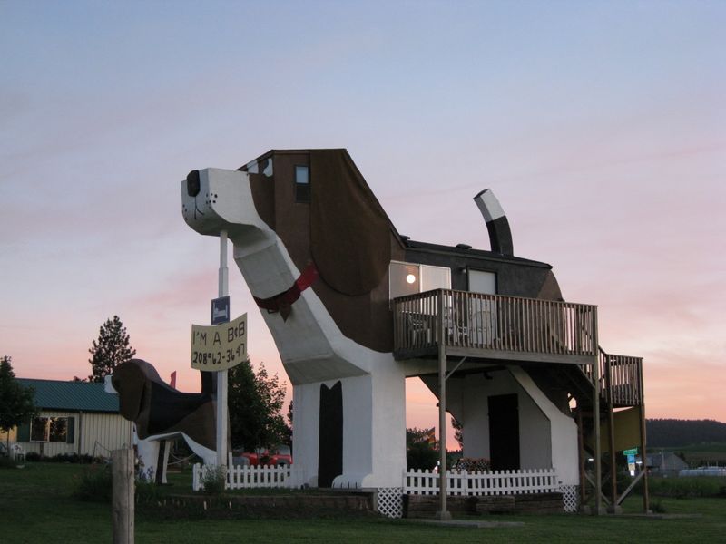 The Dog Bark Park Inn - Cottonwood, Idaho, USA