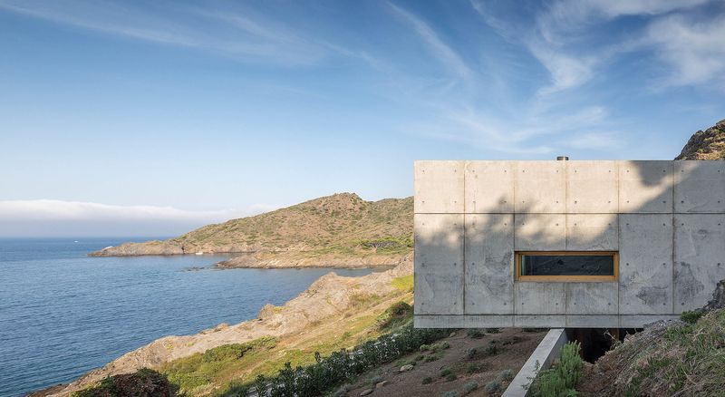 The Minimalist Seaside Shelter