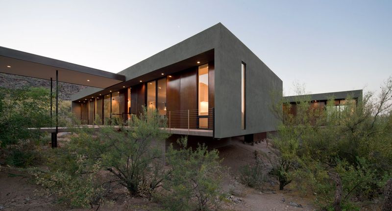 The Serpentine Desert Dwelling