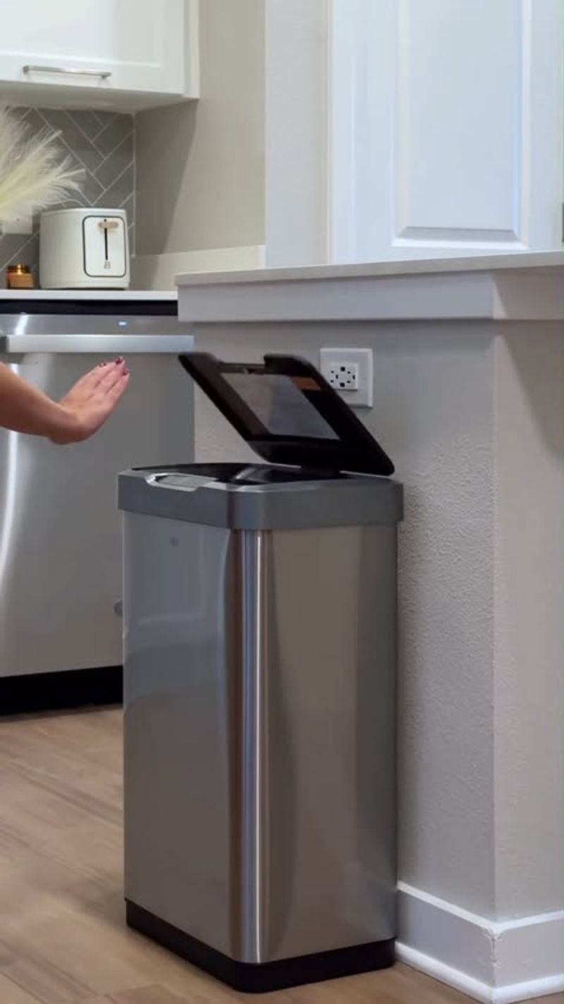 Touchless Trash Can