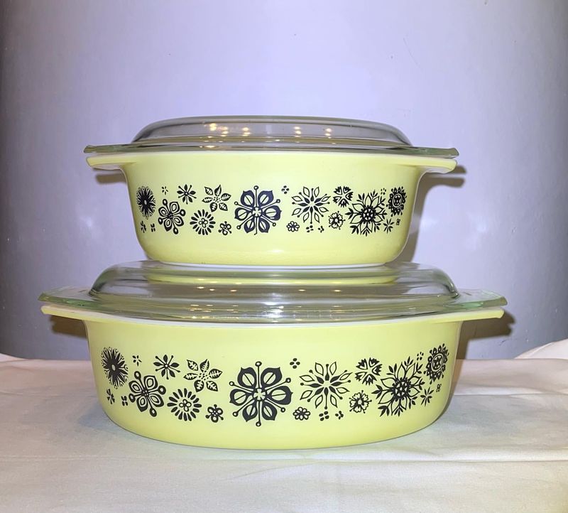 Vintage Pyrex Dishes