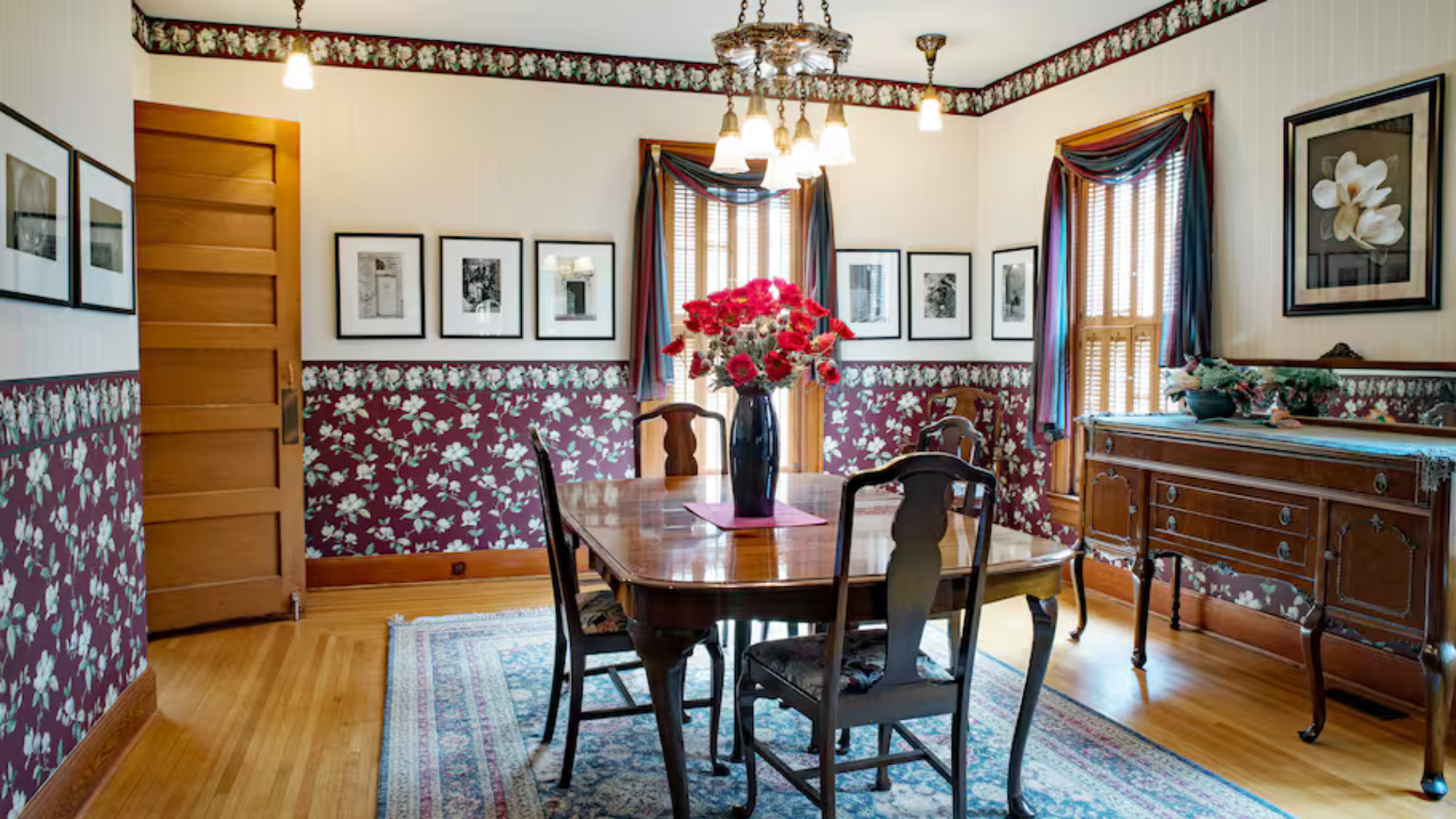 vintage wallpaper borders in the dining room