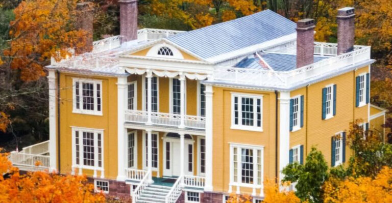 20 Historic Mansions In New York State Stretch Out On Exclusive Properties
