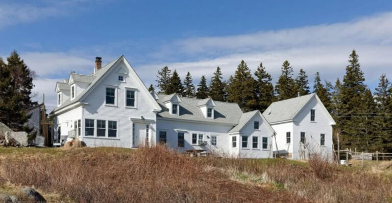 20 Secluded Mansions in Maine Showcase Exclusive Properties with Unparalleled Luxury