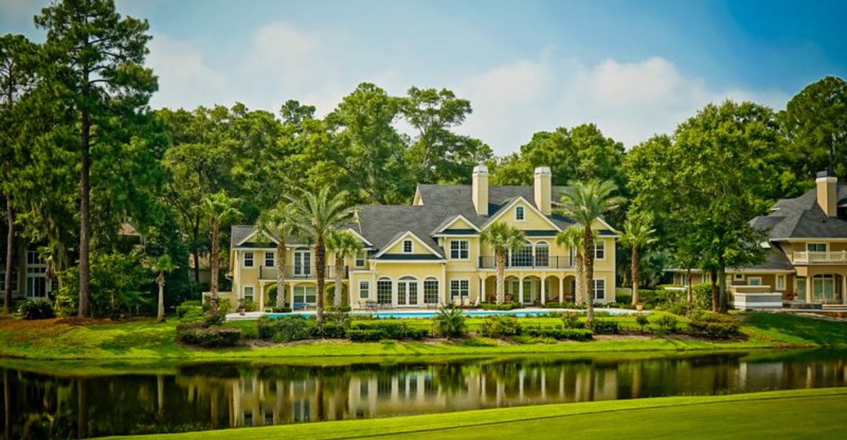 20 Secluded Mansions in South Carolina Basking in Lowcountry Luxury