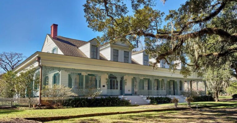21 Gorgeous Louisiana Homes That Are Rich In History & Beauty