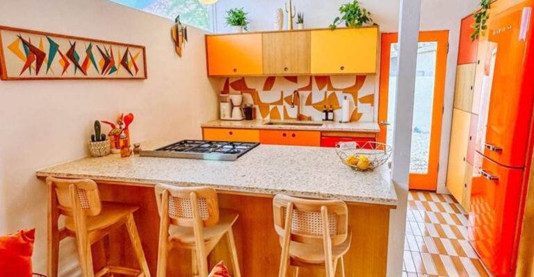 22 ’60s-Inspired Color Palettes To Brighten Your Home