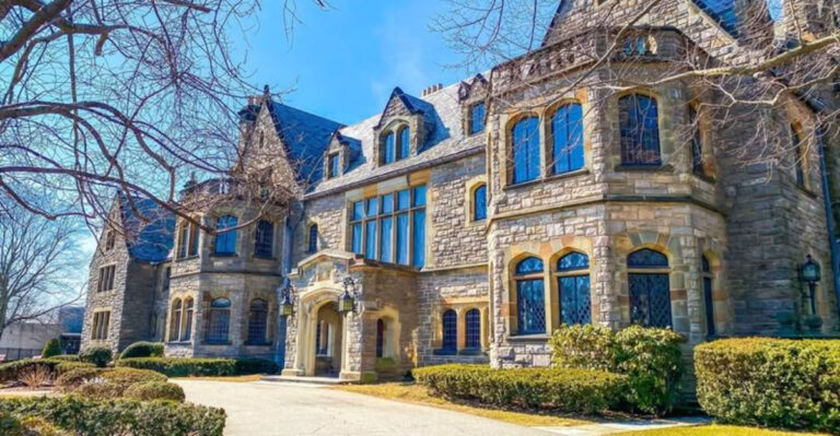 22 Enchanting New York Castles Built By 20th-Century American Royalty