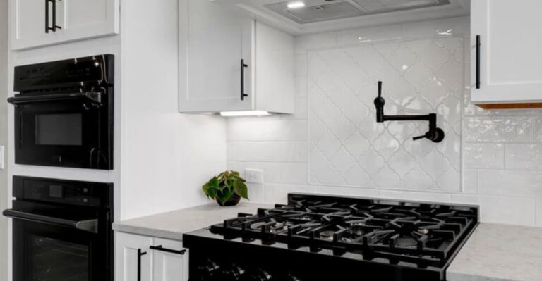 24 Black and White Kitchen Ideas For A Timeless Look