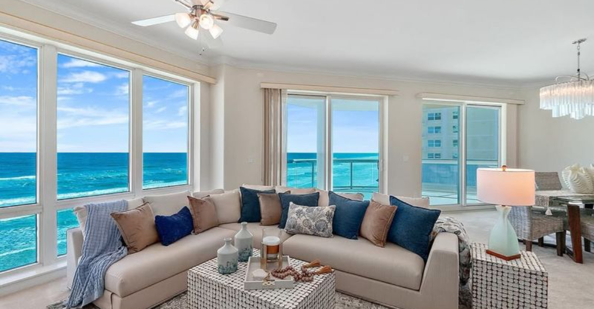 25 Living Rooms With A Coastal Vibe That Look Amazing