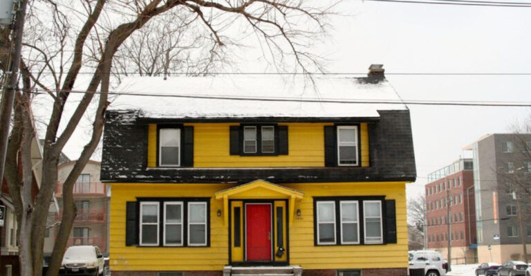 25 Reasons Why Small Yellow Houses Can Never Go Out Of Style