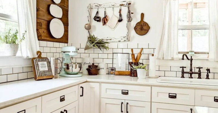 32 Reasons Why Farmhouse Kitchens Are Back In Style