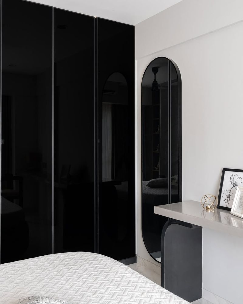 Black Accent Walls in Small Rooms for a Cozy Feel