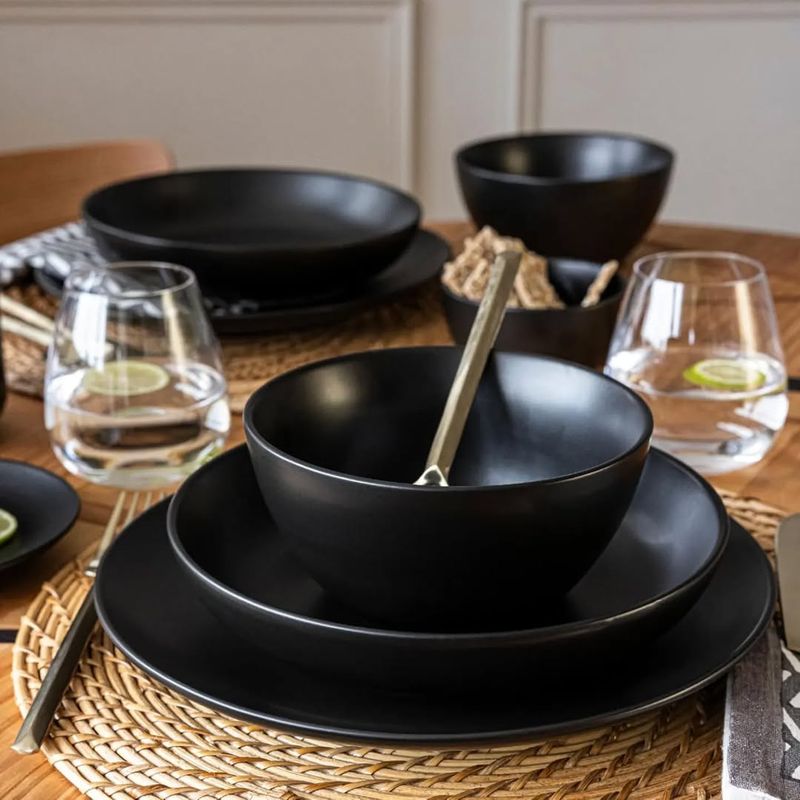 Black Tableware for Dining Elegance