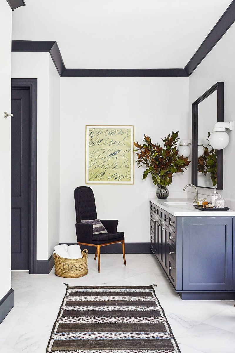 Black Trim and Baseboards for Clean Lines